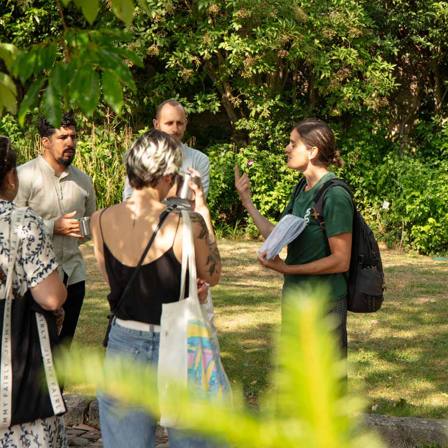 Guide parlant à un CODIR lors d'un séminaire codir